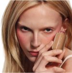 ⁦Rhode Skin Pocket Blush for Women, Sleepy⁩ - الصورة ⁦2⁩