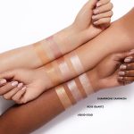 ⁦e.l.f. Halo Glow Highlight Beauty Wand, Liquid Highlighter Wand For Luminous, Glowing Skin, Buildable Formula, Vegan & Cruelty-free, Champagne Campaign⁩ - الصورة ⁦2⁩