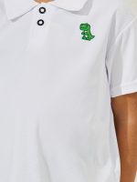 ⁦STYLI Boys Dinosaur Print Polo T-Shirt⁩ - الصورة ⁦3⁩