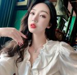 ⁦WDLYAN Punk Heart Saturn Necklace - 5 Colors Available Fashion Baroque Rhinestone Love Heart Saturn Planet Pendant Necklace Jewelry⁩ - الصورة ⁦4⁩