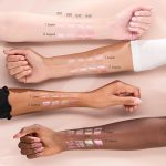 ⁦Catrice Diamond Glaze Lip Gloss, No. 020, Pink, Instant Result, Glossy, Holographic, Glitter, Vegan, Paraben-Free, Microplastic Particles, Nanoparticles Free, Pack of 1 (3 ml)⁩ - الصورة ⁦5⁩
