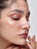 ⁦SHEGLAM Insta-Eyes Dual Tone Shadow Stick Gradient Two-Tone Glitter Eyeshadow Stick Rose Pearlescent Shimmer One Step Easy To Use Smooth Blendable Eyeshadow-Rosé⁩ - الصورة ⁦2⁩