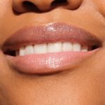 ⁦Catrice Diamond Glaze Lip Gloss, No. 020, Pink, Instant Result, Glossy, Holographic, Glitter, Vegan, Paraben-Free, Microplastic Particles, Nanoparticles Free, Pack of 1 (3 ml)⁩ - الصورة ⁦8⁩