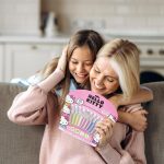 ⁦Hello Kitty 10 Piece Plant Based Lip Gloss, Girls Party Favors, First Makeup Set for Girl, Perfect for Parties, Sleepovers, and Birthday Gifts, Ages 3+, by Townley Girl⁩ - الصورة ⁦8⁩