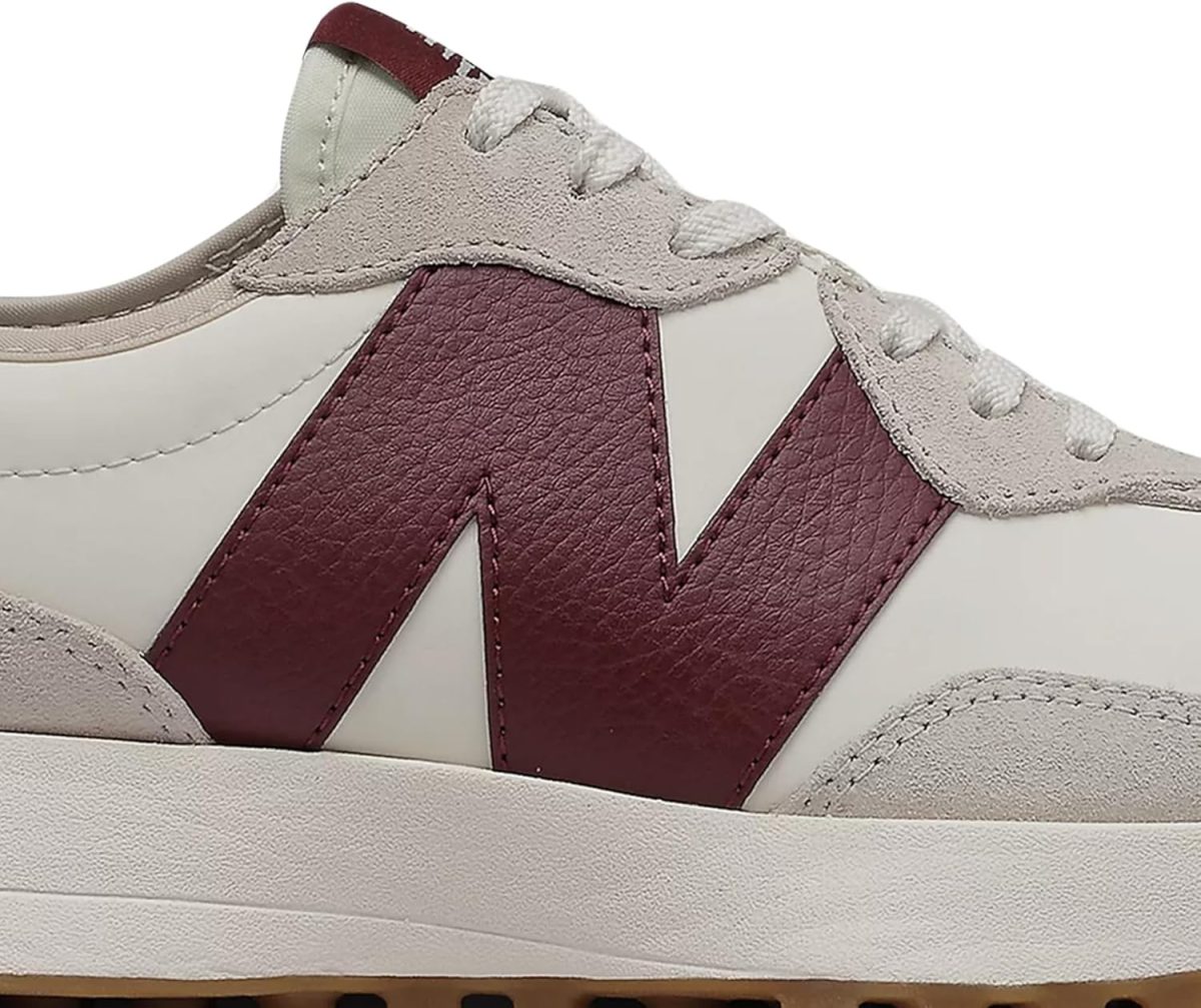 ⁦New Balance 327, Women s Sneaker, Beige, 38 EU⁩ - الصورة ⁦5⁩