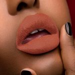 ⁦Yves Saint Laurent The Slim Velvet Radical Matte Lipstick, 316 Vibe in Amber⁩ - الصورة ⁦4⁩