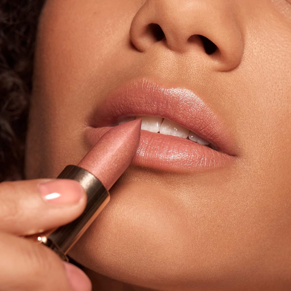 ⁦L’Oréal Paris L'Oreal color riche Satin lipstick, 302 Rosewood⁩ - الصورة ⁦6⁩