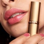 ⁦L’Oréal Paris L'Oreal color riche Satin lipstick, 302 Rosewood⁩ - الصورة ⁦5⁩