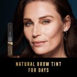 ⁦Max Factor Browfinity Eyebrow Pencil - Semi-permanent – Smudgeproof, Waterproof, Sweatproof & Transferproof, 02 Medium Brown, 4.2 ml⁩ - الصورة ⁦4⁩