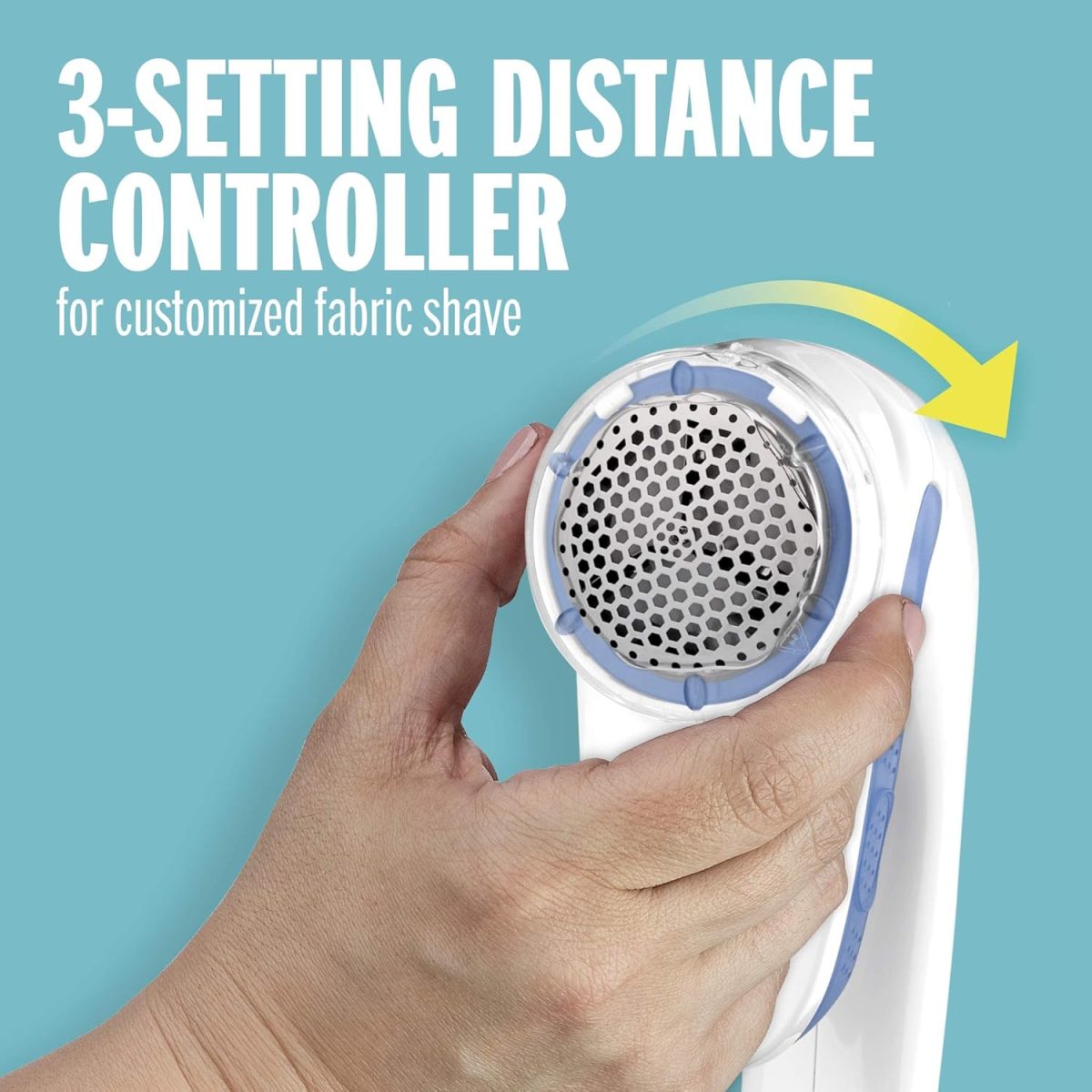 ⁦Conair Portable Fabric Shaver, Battery Operated Fuzz and Lint Remover, White⁩ - الصورة ⁦3⁩