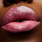 ⁦MAC Frost Lipstick # Bombshell⁩ - الصورة ⁦8⁩