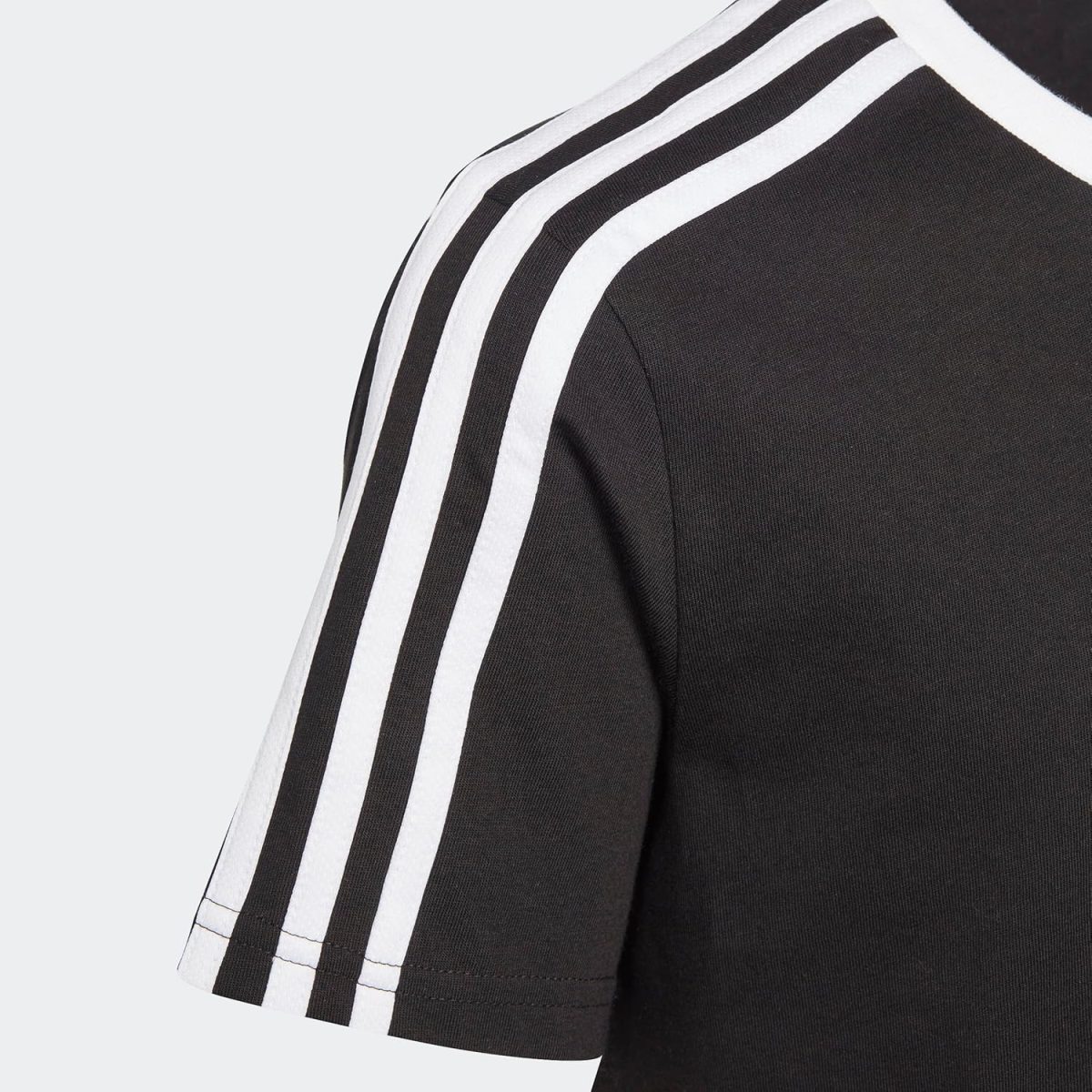 ⁦adidas Girl's Essentials 3-Stripes Cotton Loose Fit Boyfriend T-Shirt⁩ - الصورة ⁦3⁩