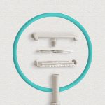⁦Liberex Cleansing Your Days Double Edge Safety Razor - Reusable Single Blade Razors for Women Men, 5 Refills, Metal Plastic Free (White)⁩ - الصورة ⁦3⁩