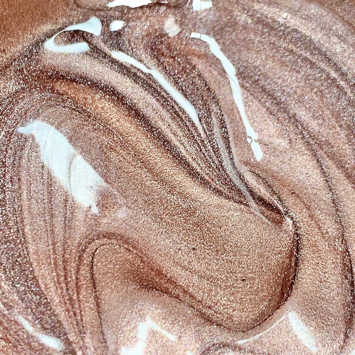 ⁦Makeup Revolution, Molten Body Glow, Rose Gold, 100ml⁩ - الصورة ⁦5⁩