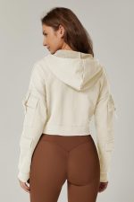 ⁦QINSEN Hoodies for Women Full Zip Up Cropped Jacket Long Sleeves with Cargo Pockets Sweatshirts Tops⁩ - الصورة ⁦2⁩