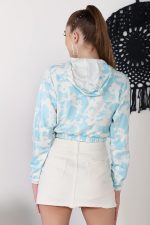 ⁦Greciilooks Women Tie Dye Print Crop Hoodie Long Sleeve Drawstring Pullover Tops Loose Casual Sweatshirt for Women Top, Off-White & Sky Blue, 34⁩ - الصورة ⁦4⁩