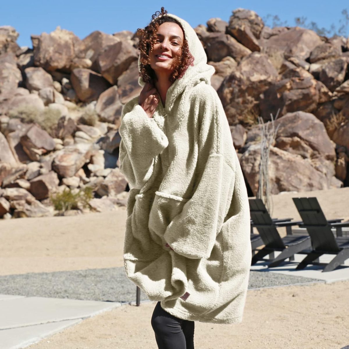 ⁦Catalonia Oversized Blanket Hoodie Sweatshirt, Fleece Pullover with Large Front Pocket, for Adults Men Women⁩ - الصورة ⁦3⁩