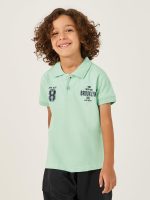 ⁦Styli Boys Slogan Print Regular Fit Polo Neck T-Shirt⁩ - الصورة ⁦2⁩