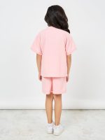 ⁦Styli Girls Patch Detail Waffle Loose T-Shirt & Short Set⁩ - الصورة ⁦5⁩