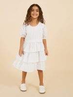 ⁦Styli Girls Schiffly Dress With Tiers⁩ - الصورة ⁦3⁩