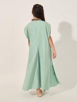 ⁦Styli Girls Embroidered Cape Sleeve V-Neck Kaftan⁩ - الصورة ⁦6⁩