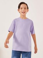 ⁦Styli Boys Solid Oversized T-Shirt With Badge Detail⁩ - الصورة ⁦2⁩