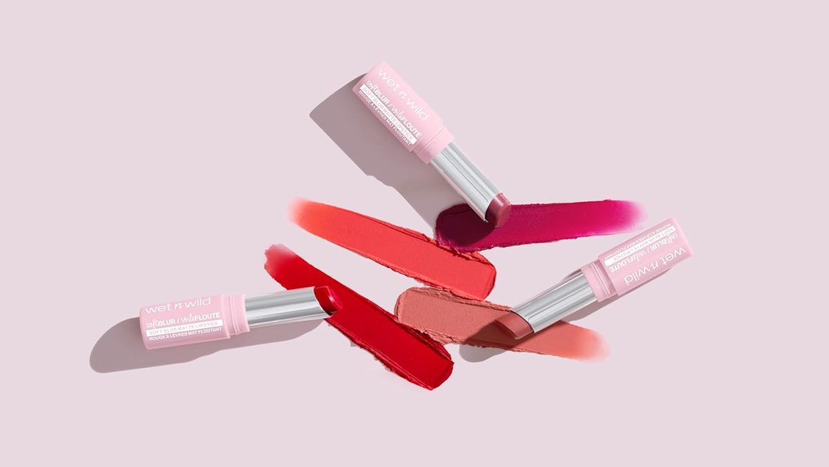⁦Wet n Wild Cloud Pout Soft Blur Matte Lipstick, Matte Lipstick with Non-Drying and Long-Lasting Formula, Lightweight and Moisturizing, Nude for Love⁩ - الصورة ⁦8⁩