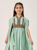 ⁦Styli Girls Embroidered Cape Sleeve V-Neck Kaftan⁩ - الصورة ⁦4⁩