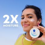 ⁦NIVEA Soft Moisturising Cream for Face, Body and Hands with Vitamin E and Jojoba Oil, Moisturises Deeply, All-Purpose, Jar 3x300ml⁩ - الصورة ⁦5⁩