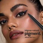 ⁦Ruby's Organics Smoked Kohl Pencil/Precision Eyeliner, Black, 0.35g⁩ - الصورة ⁦2⁩