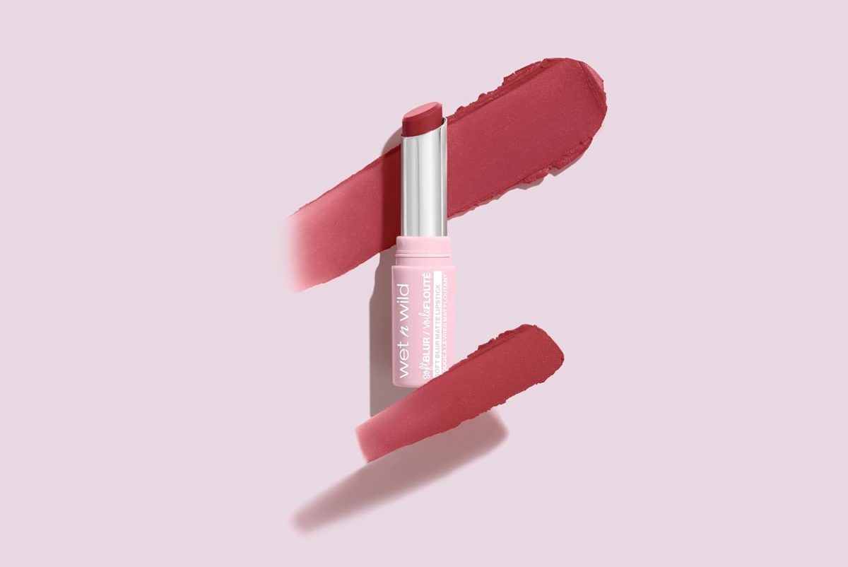 ⁦Wet n Wild Cloud Pout Soft Blur Matte Lipstick, Matte Lipstick with Non-Drying and Long-Lasting Formula, Lightweight and Moisturizing, Nude for Love⁩ - الصورة ⁦3⁩