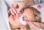 ⁦GNAFOTU 100 Pieces Eyelash Extension Pink Glue Pallet Pads with Curved Tip Tweezers for Eyelash Extension False Lash Application Tools.⁩ - الصورة ⁦3⁩