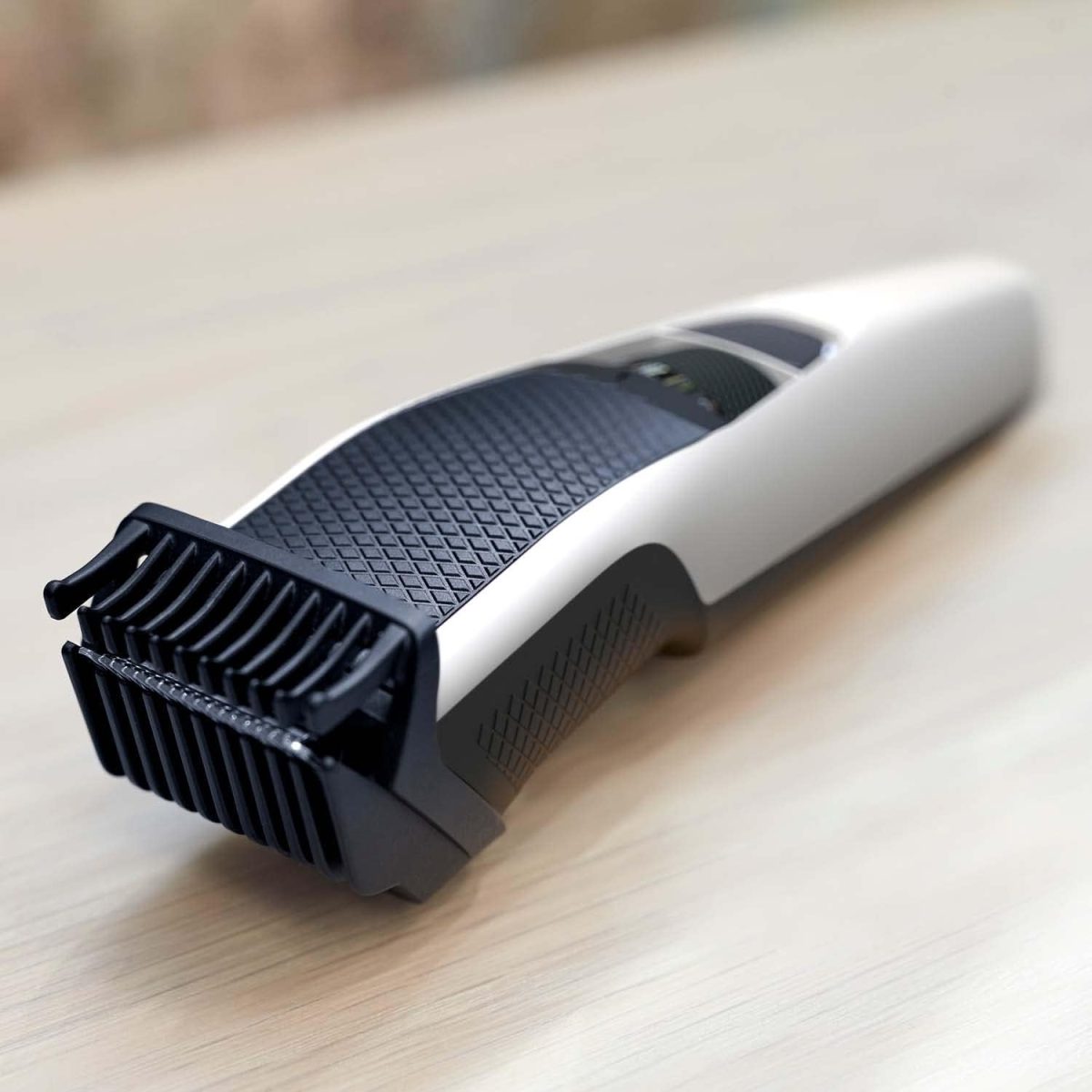 ⁦Philips Beard Tri mmer Series 3000 with Lift & Trim PRO system (Model BT3206/13),White/Black, Packaging may vary⁩ - الصورة ⁦7⁩