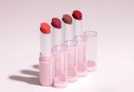 ⁦Wet n Wild Cloud Pout Soft Blur Matte Lipstick, Matte Lipstick with Non-Drying and Long-Lasting Formula, Lightweight and Moisturizing, Nude for Love⁩ - الصورة ⁦9⁩