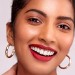 ⁦MAMAEARTH Naturally Matte Lip Serum - Matte Liquid Lipstick with Vitamin C & E for Upto 12 Hour Long Stay - 07 Beet it Red (Red) - 3ml⁩ - الصورة ⁦3⁩