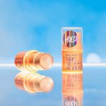 ⁦essence Baby GOT HOLO Glow Highlighter Stick, No. 10, Multicoloured, Instant Result, Radiant, Shimmering, Holographic, Vegan, Oil-Free, Paraben-Free, No Microplastic Particles, Pack of 1 (5 g)⁩ - الصورة ⁦8⁩