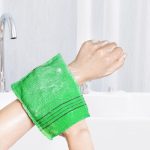 ⁦Obmwang 6 Pieces Korean Exfoliating Mitts and Washcloth Set - Asian Bath Towels and Long Back Scrubber for Women and Men Shower Washing⁩ - الصورة ⁦4⁩