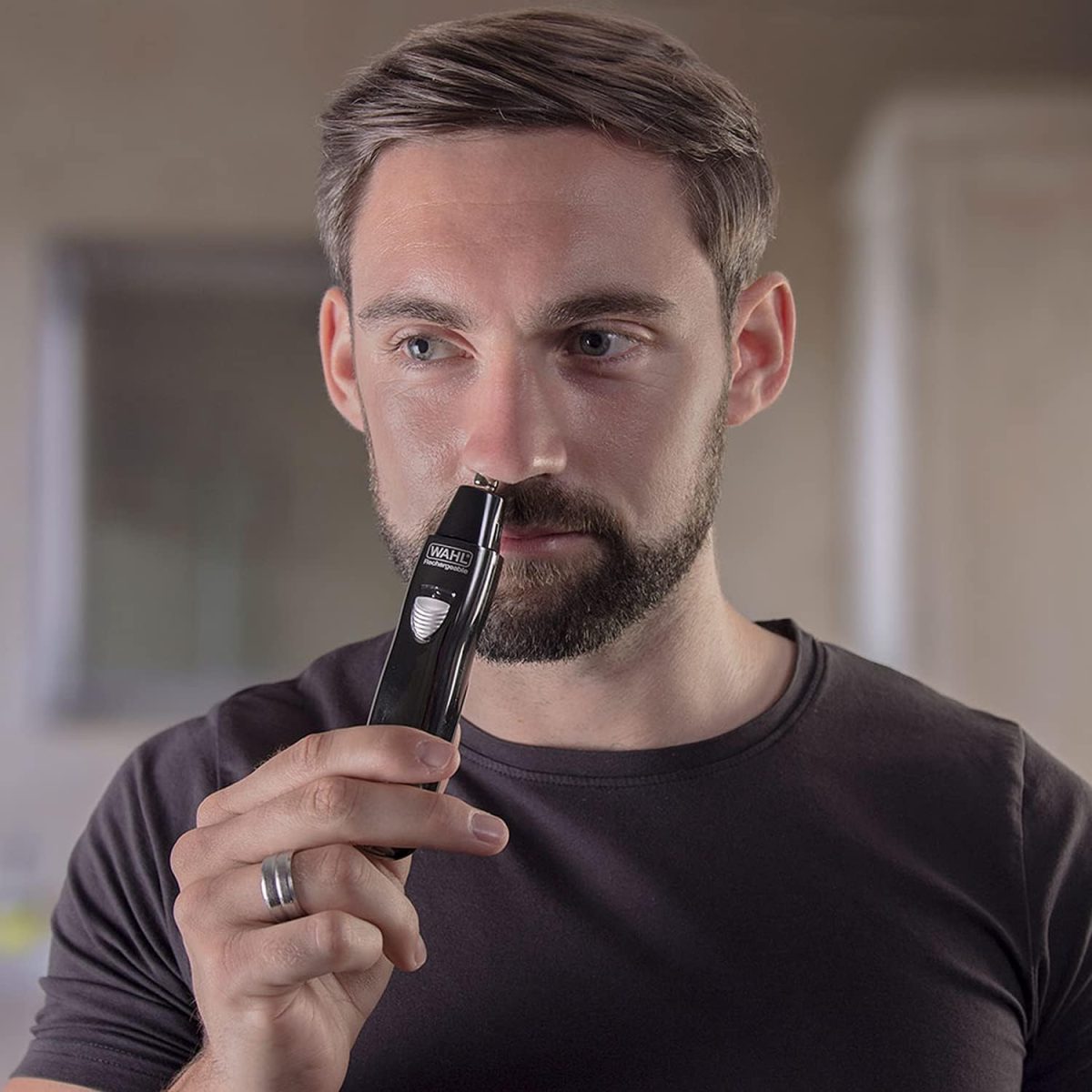 ⁦WAHL 3 in 1 Personal Trimmer, Nose Hair Eyebrow, Painless Eyebrow and Facial Hair Trimmer for Men Women, Rechargeable, Washable Heads, Black⁩ - الصورة ⁦4⁩
