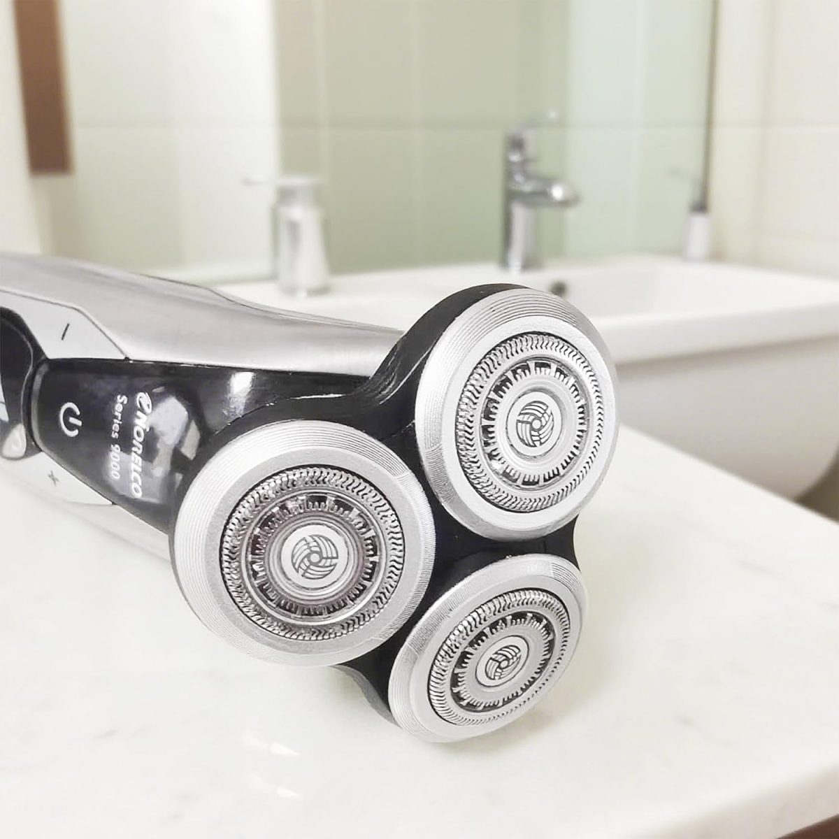 ⁦SH90 Shaving Head Compatible with Philips Series 9000 (with Blade Holder), SH90 Replacement Shaving Head for Philips Razor Series 9000(9xxx) 8000(8xxx) (with Protective Case, Double Brush)⁩ - الصورة ⁦3⁩