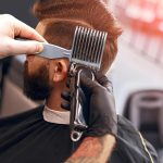 ⁦مشط حلاقة للرجال من بوكيلا، مشط متدرج اللون لتصفيف الشعر المنحني، مشط تحديد المواقع بجزء علوي مسطح، اداة قص الشعر لتلاشي الشعر في السفر والمنزل وتصفيف الشعر الاحترافي⁩ - الصورة ⁦3⁩