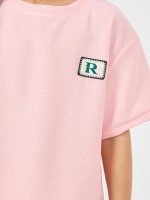 ⁦Styli Girls Patch Detail Waffle Loose T-Shirt & Short Set⁩ - الصورة ⁦4⁩