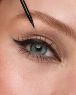 ⁦KIKO Milano Kind by KIKO High Definition Eyeliner 01, Long-Lasting Liquid Eyeliner⁩ - الصورة ⁦5⁩