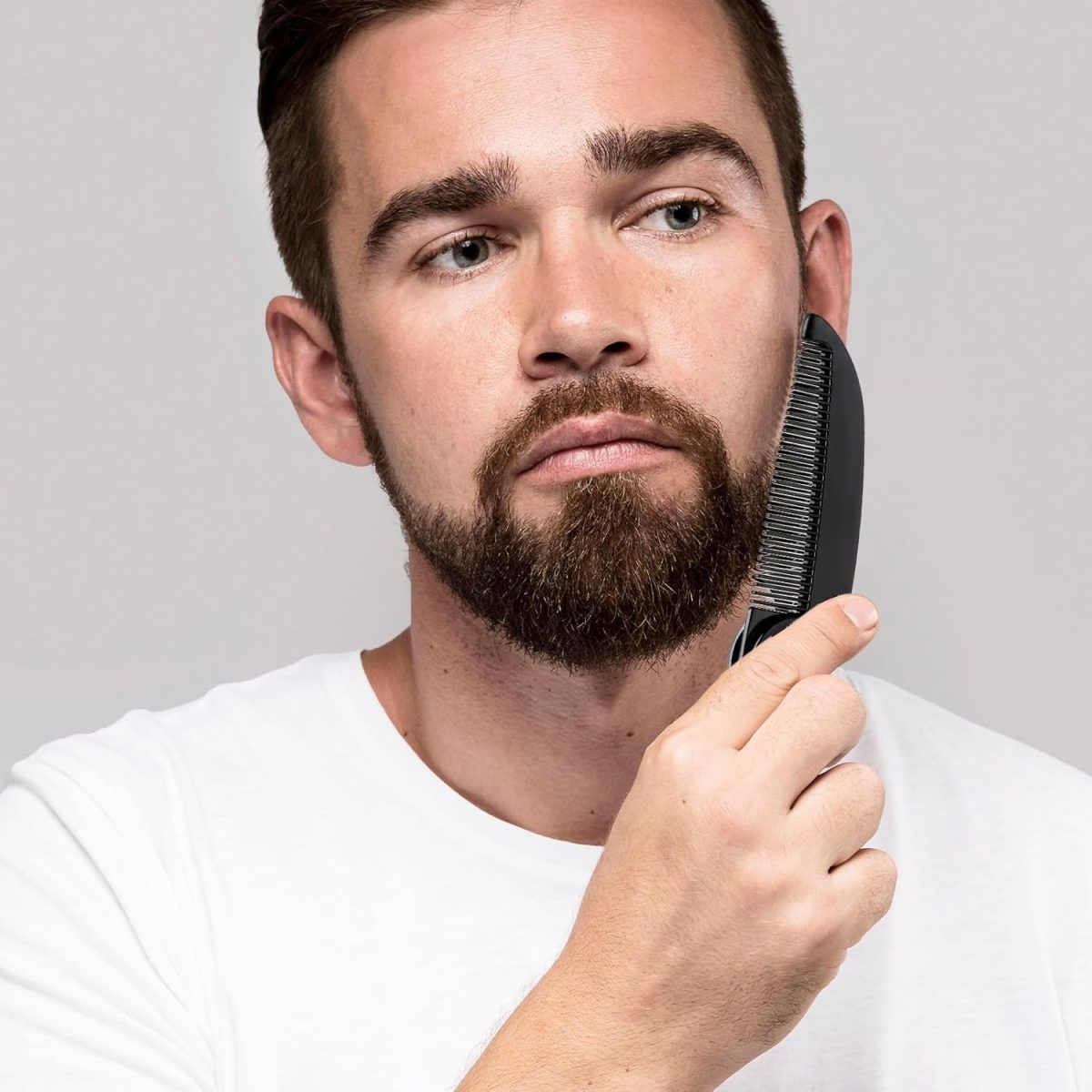 ⁦ALMEKAQUZ 4Pcs Folding Beard Comb,Portable Men's Beard Comb,Pocket Folding Comb,Travel Comb,Portable Beard Comb with Clip,Men's Beard Hair Care Styling Grooming (Black)⁩ - الصورة ⁦3⁩