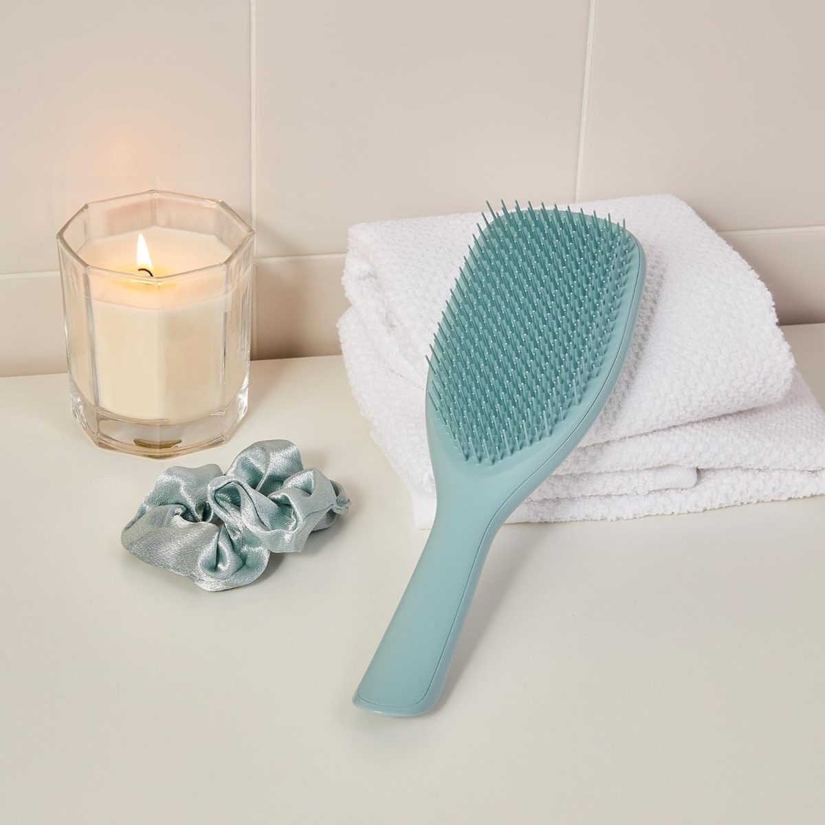 ⁦Tangle Teezer | The Large The Ultimate Detangler Hairbrush | Perfect for Long, Thick, Curly & Textured Hair | Two-Tiered Teeth for Gentle Detangling | Reduces Breakage| Ergonomic Handle | Marine Teal⁩ - الصورة ⁦4⁩