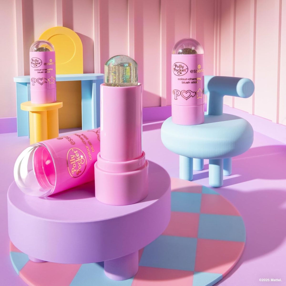 ⁦essence Polly Pocket Colour-Changing Blush Stick, No. 01, Pink, Colour Matching, Colouring Effect, Natural, Vegan, Oil-Free, Paraben-Free, No Microplastic Particles, Pack of 1 (5.2 g)⁩ - الصورة ⁦5⁩
