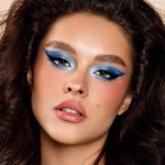 ⁦Azonee Matte Shimmer Eyeshadow Palette, 4-Color Pigmented & Blendable Eyeshadow for Bold & Glamorous Eye Makeup, Long-Lasting, Travel-Friendly, Ocean Blue, Glacier Blue⁩ - الصورة ⁦4⁩