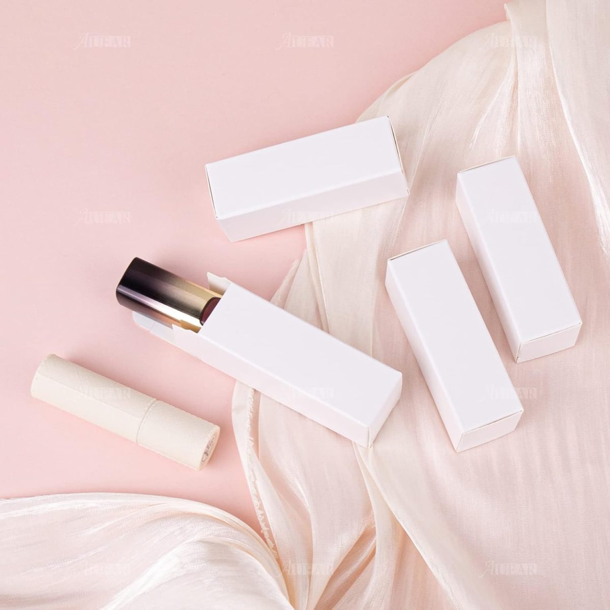 ⁦AUEAR, 50 Pack White Kraft Paper Lipstick Boxes Empty Lip Gross Box 3.35'x1.1'x1.1' Rectangle Lip Balm Boxes Perfume Essence Oil Packaging Cases for DIY Lip Gloss Gift Packing⁩ - الصورة ⁦6⁩