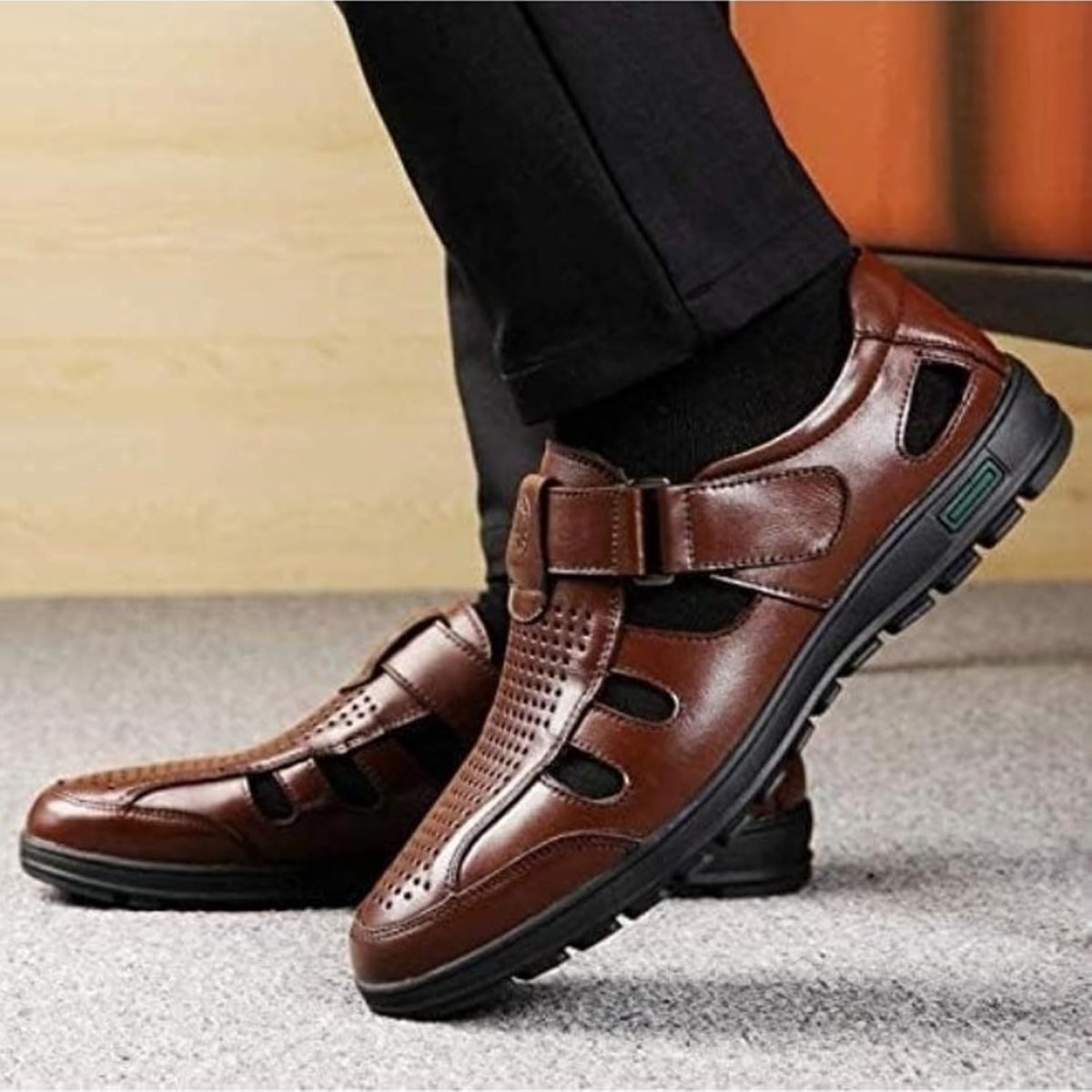 ⁦MOTIM Men's Casual Genuine Leather Breathable Sandal, Brown, Size 40⁩ - الصورة ⁦3⁩