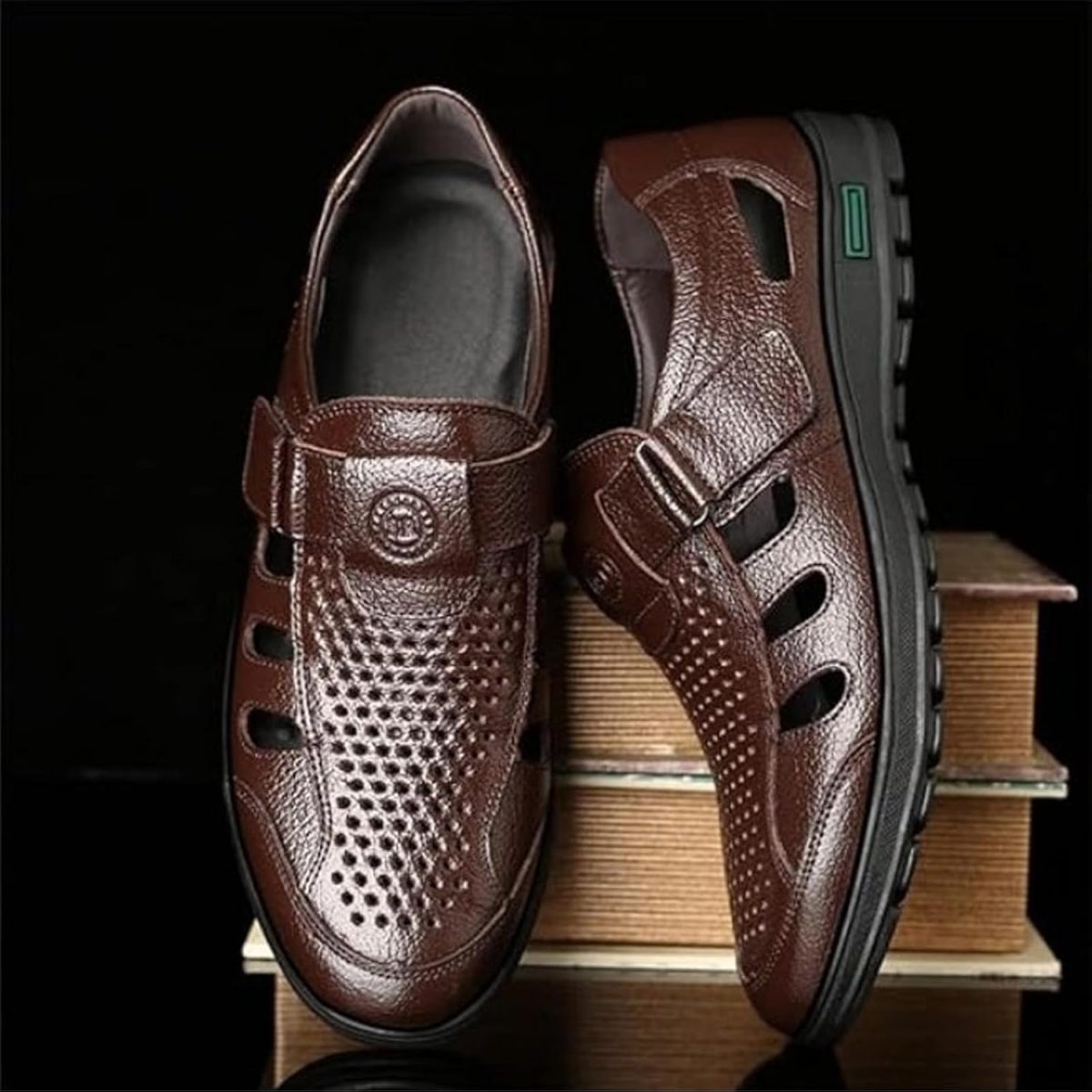 ⁦MOTIM Men's Casual Genuine Leather Breathable Sandal, Brown, Size 40⁩ - الصورة ⁦2⁩