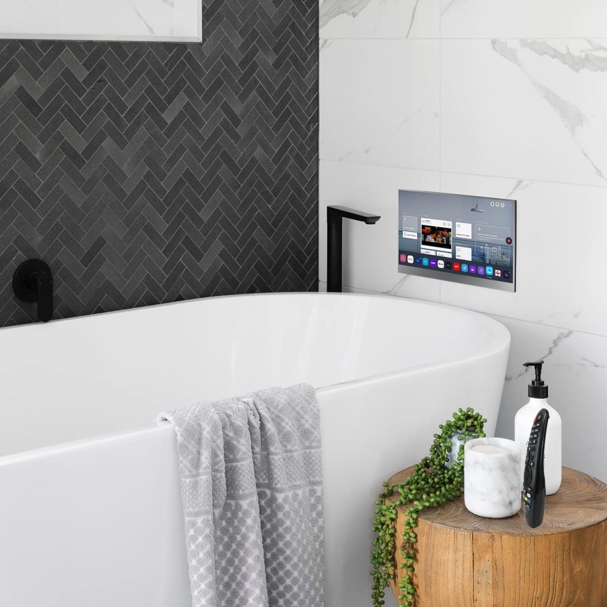⁦Soulaca 22 Inch Mirror TV, Smart TV for Bathroom, Digital/Analog Tuner, Mirror Panel, Magic Remote, Waterproof, Netflix, Integrated Speaker, Model 2024⁩ - الصورة ⁦3⁩